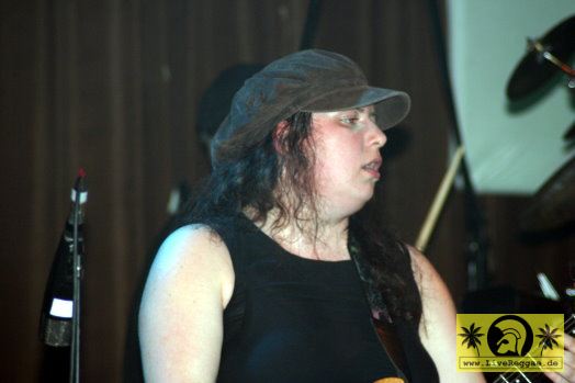 Gimpelakwa (D) 3. Ironbar Ska Festival - Gewerkschaftsbundhaus, Erfurt 30. April 2005 (9).jpg